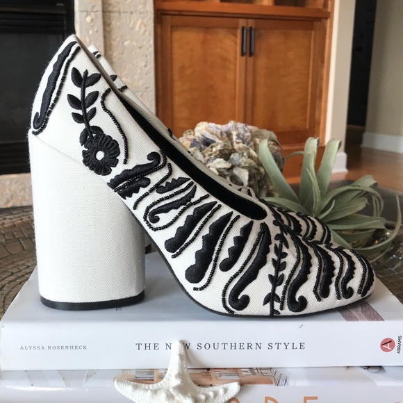 TORY BURCH LUCIA BLOCK HEELS - Picture 2 of 12